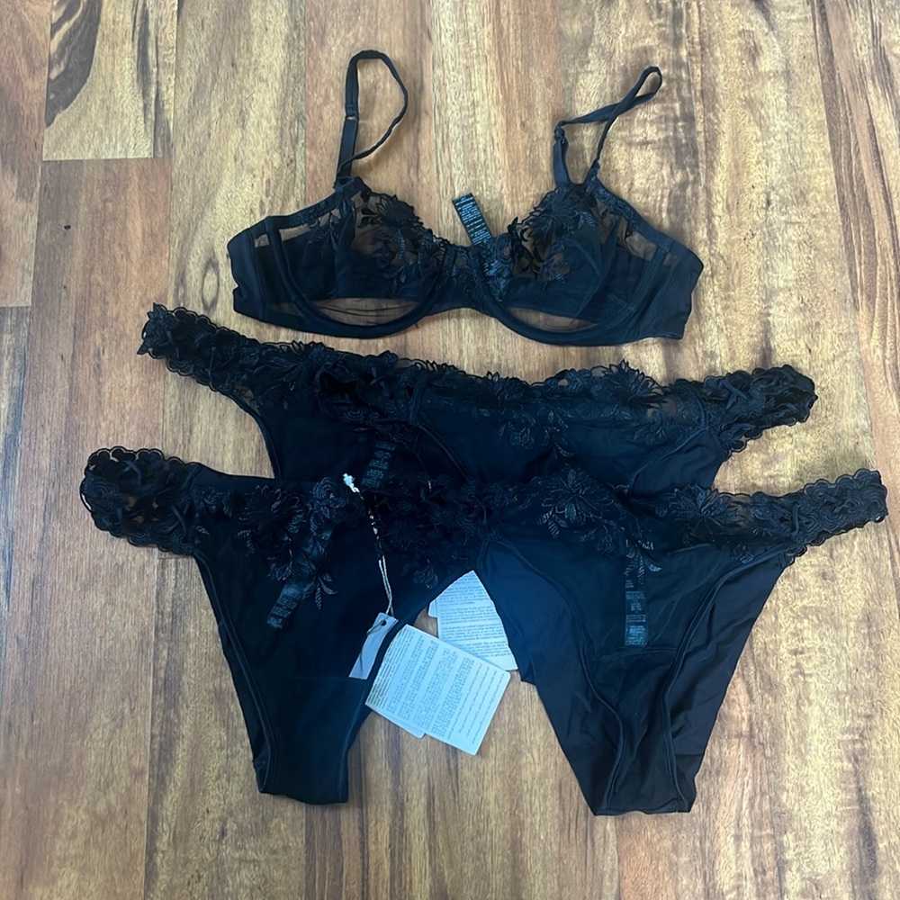 Rare La Perla black lace zephyr lingerie set 36b Demi bra size 4 large briefs